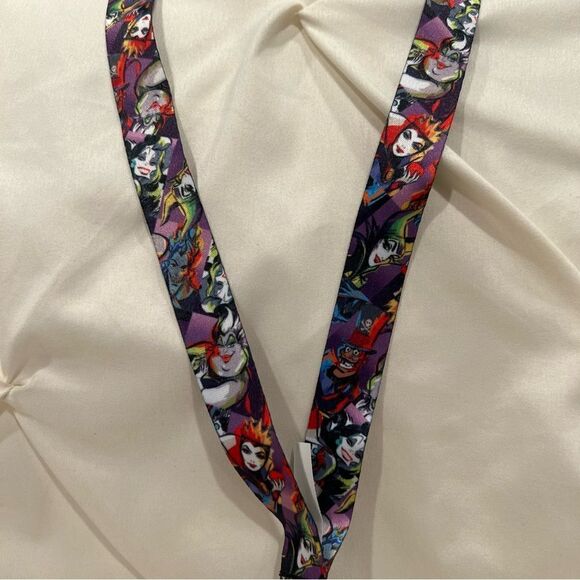 Bioworld X Disney Villains Double Sided Lanyard ID Holder ID cardholder NWT - Picture 8 of 9
